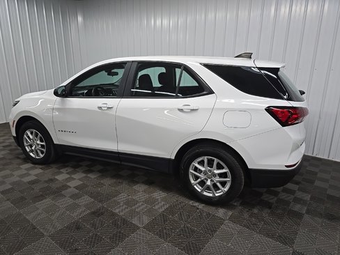 Used 2022 Chevrolet Equinox LS image 4