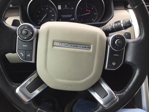Used 2017 Land Rover Discovery HSE image 27