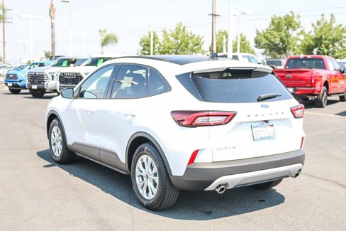 Used 2025 Ford Escape Active w/ Cold Weather Package image 8