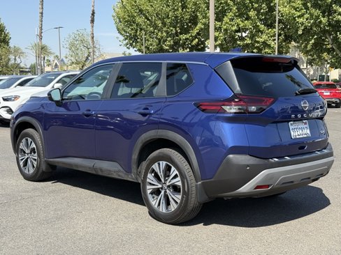 Used 2023 Nissan Rogue SV image 2