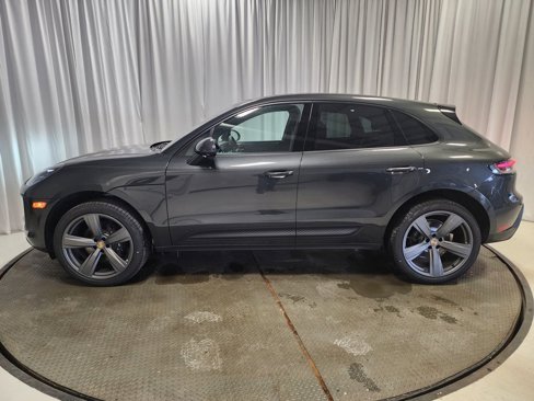 Used 2025 Porsche Macan image 2