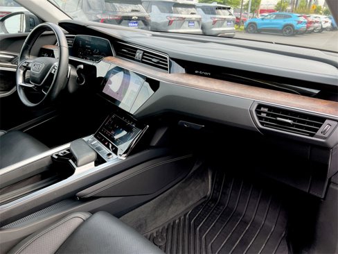 Used 2019 Audi e-tron Prestige w/ Prestige Package image 23