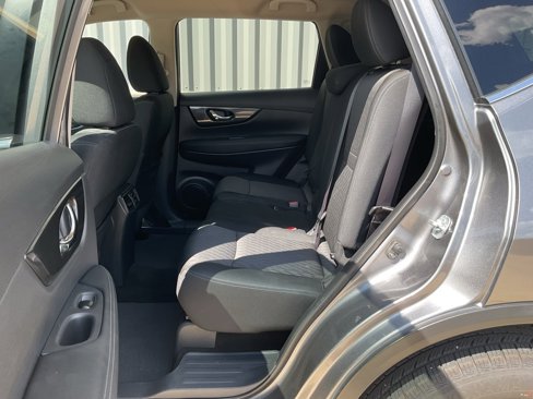 Used 2017 Nissan Rogue SV image 14