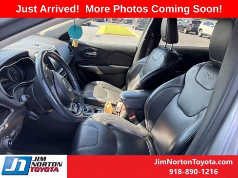Used 2019 Jeep Cherokee Limited w/ Technology Group image 9