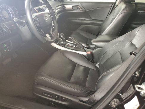 Used 2017 Honda Accord Touring image 11