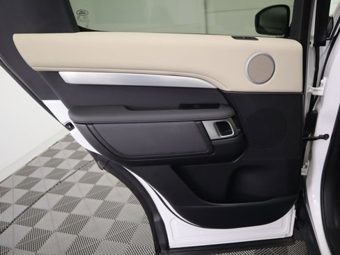 Used 2020 Land Rover Discovery Landmark image 27
