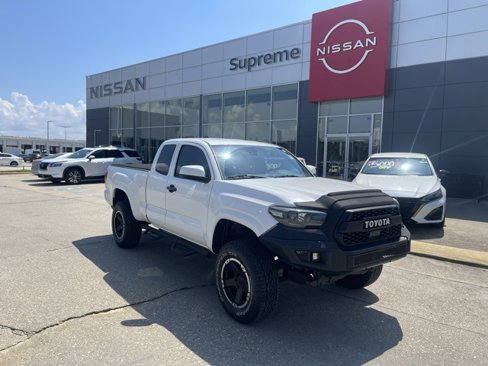 Used 2019 Toyota Tacoma SR image 1