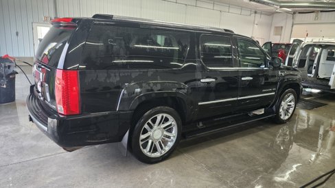 Used 2010 Cadillac Escalade ESV Platinum image 4