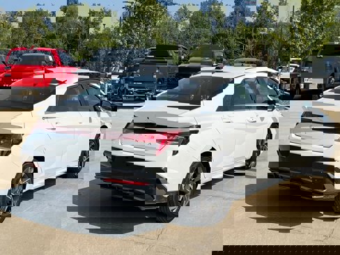Certified 2025 Hyundai Elantra SEL image 12