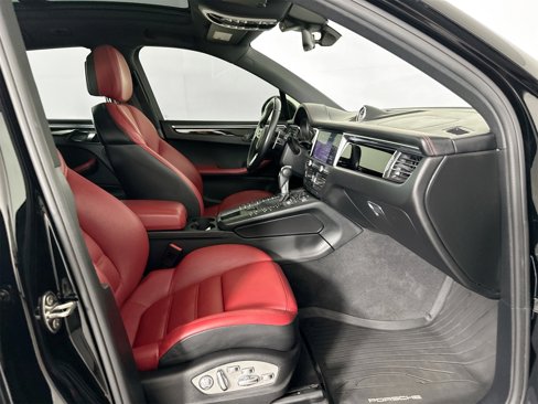 Certified 2020 Porsche Macan image 29