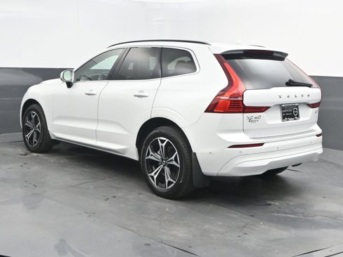 Certified 2022 Volvo XC60 B5 Momentum w/ Advanced Package image 5