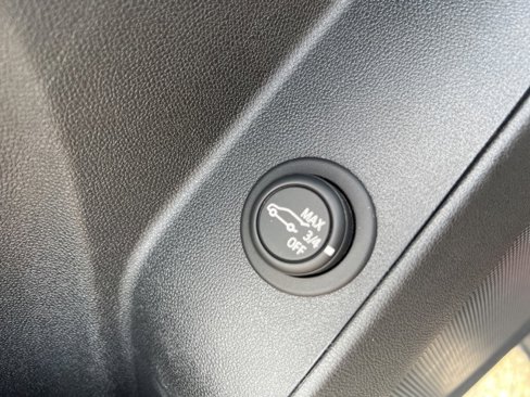 Used 2020 Chevrolet Equinox LT image 10