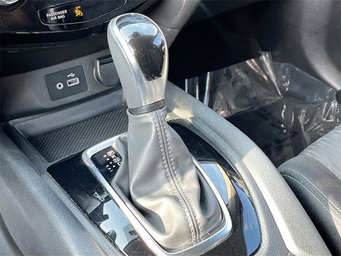 Certified 2020 Nissan Rogue SV image 14