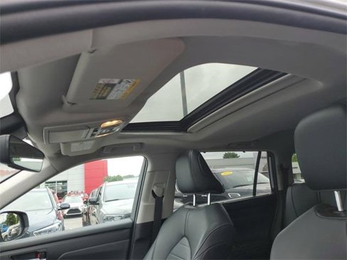 Used 2021 Toyota Highlander XLE image 18