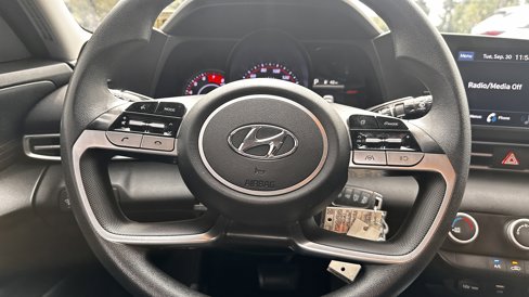 Used 2021 Hyundai Elantra SE image 27