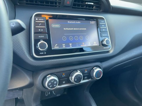 Used 2022 Nissan Kicks S image 21