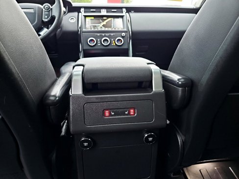 Used 2018 Land Rover Discovery SE image 64