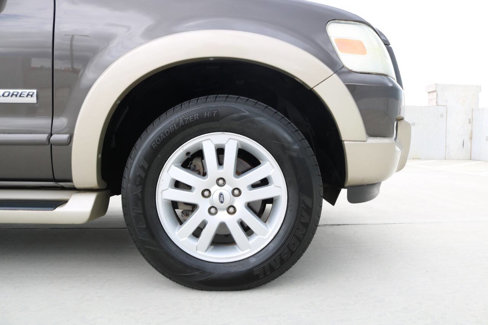 Used 2006 Ford Explorer Eddie Bauer image 25