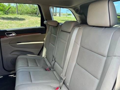 Used 2013 Jeep Grand Cherokee Overland image 24