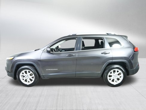 Used 2016 Jeep Cherokee Latitude w/ Cold Weather Group image 4