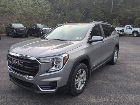 Used 2023 GMC Terrain SLE w/ Driver Convenience Package image 5