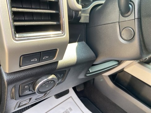 Used 2018 Ford F150 Lariat w/ Equipment Group 502A Luxury image 7