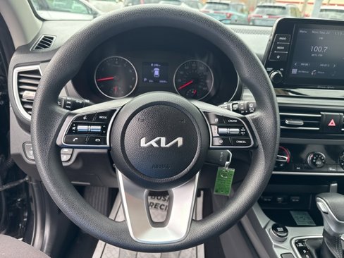 Used 2023 Kia Seltos LX image 13