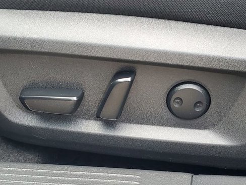 Used 2023 Nissan Rogue SV image 39