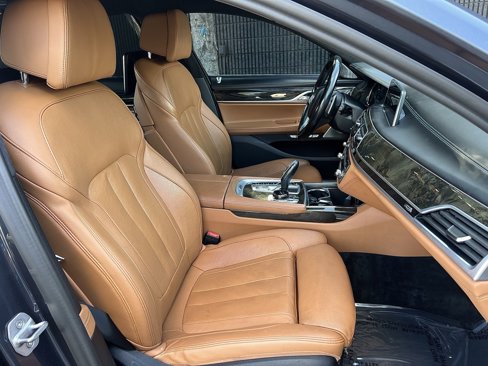 Used 2017 BMW 740e xDrive image 32