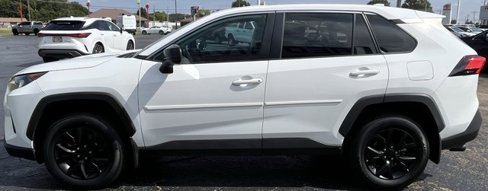 Used 2022 Toyota RAV4 LE image 5