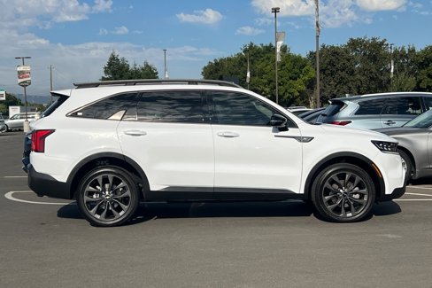 Used 2023 Kia Sorento SX Prestige image 3