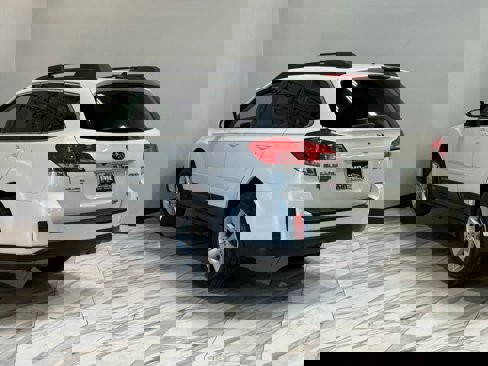 Used 2013 Subaru Outback 2.5i Limited w/ Moonroof Pkg image 9