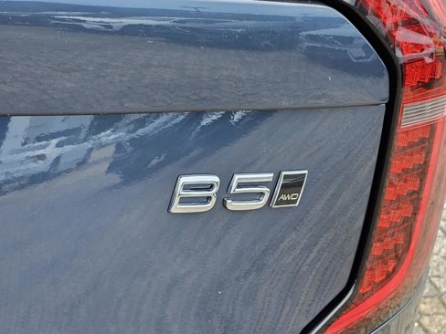 New 2025 Volvo XC90 B5 Plus w/ Protection Package Premier image 10