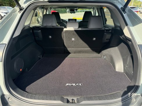 Used 2021 Toyota RAV4 XLE Premium image 19
