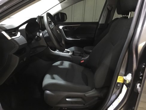 Used 2021 Toyota RAV4 LE image 28