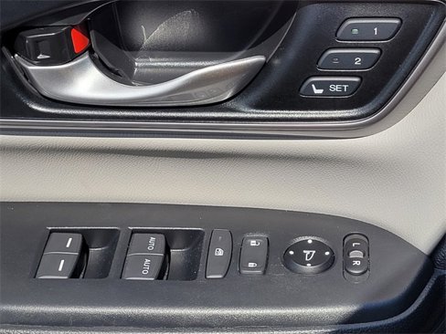 Used 2019 Honda CR-V Touring image 32