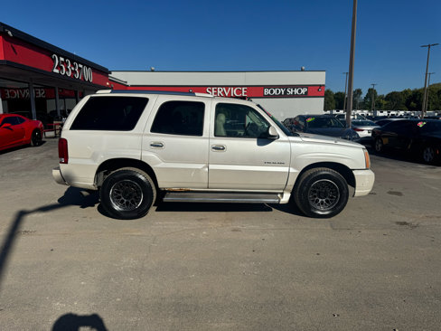 Used 2005 Cadillac Escalade AWD image 2