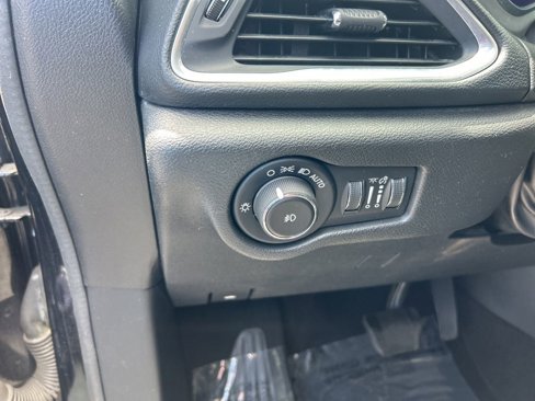 Used 2019 Chrysler Pacifica Touring-L Plus w/ Advanced Safetytec Group image 36