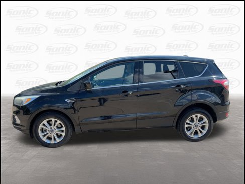 Used 2017 Ford Escape SE image 2