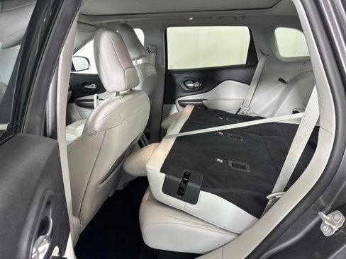 Used 2019 Jeep Cherokee Limited image 33