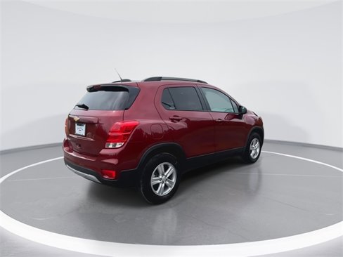 Used 2022 Chevrolet Trax LT w/ LT Convenience Package image 11