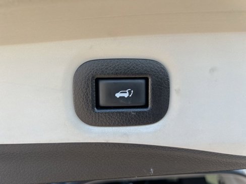 Used 2018 Nissan Rogue SV w/ Premium Package image 24