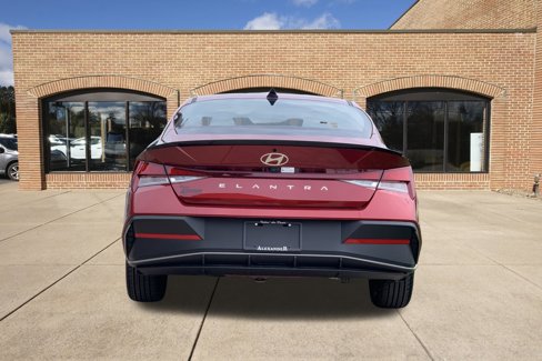 New 2025 Hyundai Elantra Sport image 4