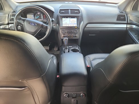 Used 2018 Ford Explorer XLT w/ Equipment Group 202A image 3