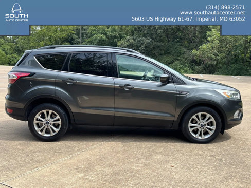 Used 2017 Ford Escape SE w/ Equipment Group 201A image 4