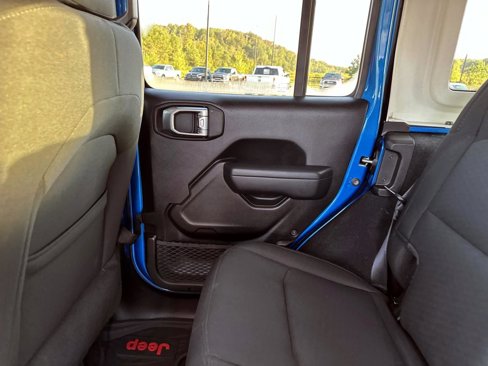Used 2022 Jeep Wrangler Unlimited Sport image 14