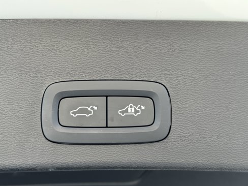 Certified 2024 Volvo XC40 B5 Plus image 10