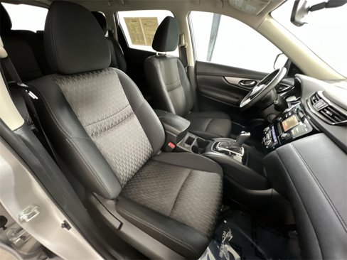 Used 2017 Nissan Rogue SV image 25
