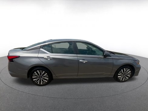 Used 2024 Nissan Altima 2.5 SV image 16