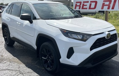 Used 2022 Toyota RAV4 LE image 2